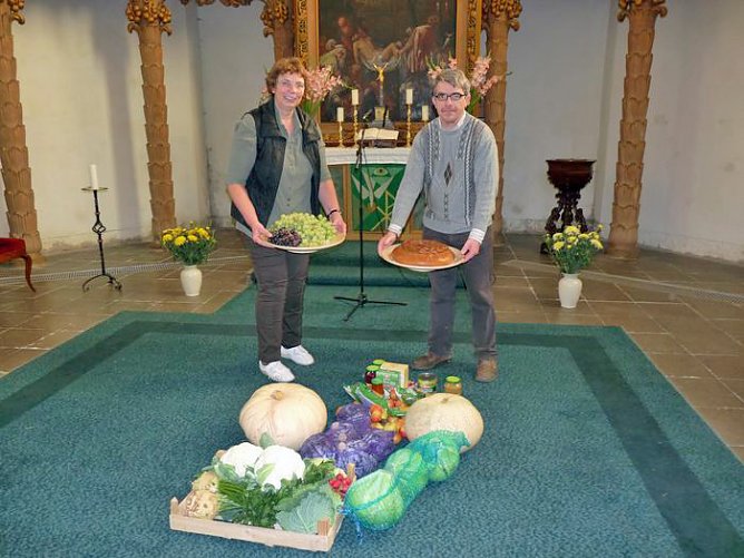 Erntedank in Sondershausen (Foto: Karl-Heinz Herrmann) Erntedank in Sondershausen (Foto: Karl-Heinz Herrmann)