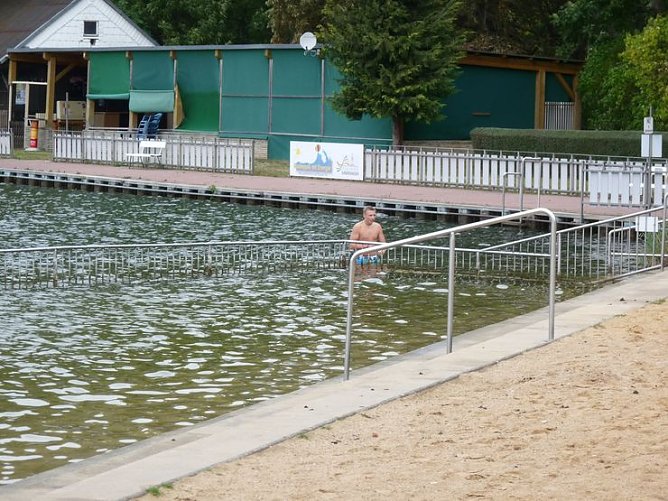 Stürmisches Abbaden (Foto: Karl-Heinz Herrmann) Stürmisches Abbaden (Foto: Karl-Heinz Herrmann)