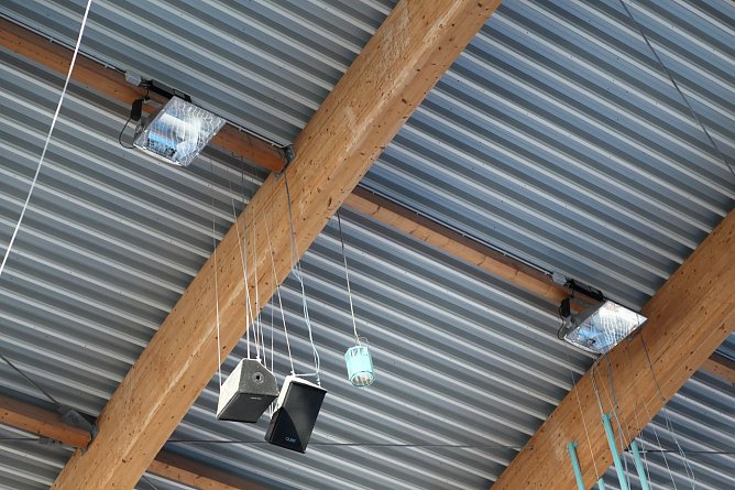 Es werde Licht - die zus&auml;tzlichen Strahler (Foto: nnz)