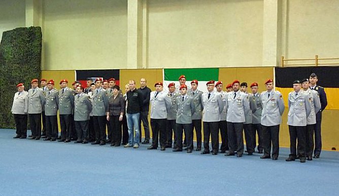 Abschied mit Tränen (Foto: Karl-Heinz Herrmann) Abschied mit Tränen (Foto: Karl-Heinz Herrmann)