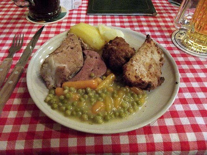 Zum Schlachtefest in Allmenhausen (Foto: Thomas Leipold) Zum Schlachtefest in Allmenhausen (Foto: Thomas Leipold)