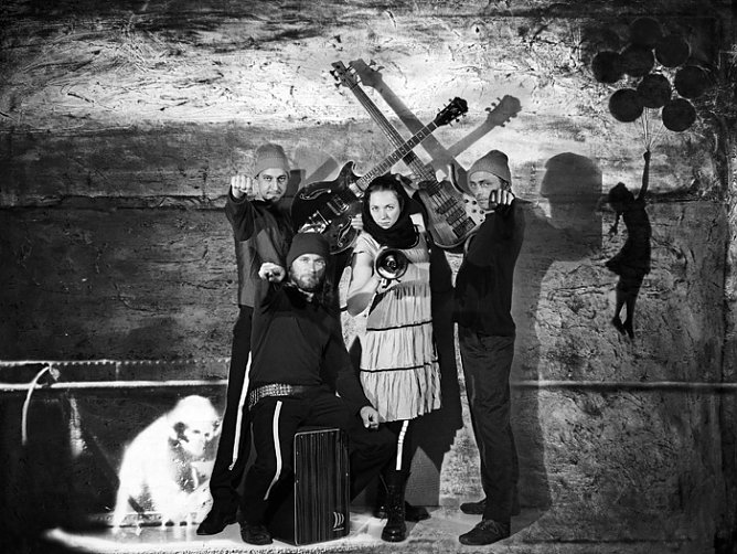 ROMEO + JULIA (Foto: Thüringer Theaterverband) ROMEO + JULIA (Foto: Thüringer Theaterverband)