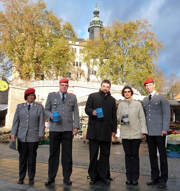 Dank für Spenden (Foto: Karl-Heinz Herrmann) Dank für Spenden (Foto: Karl-Heinz Herrmann)