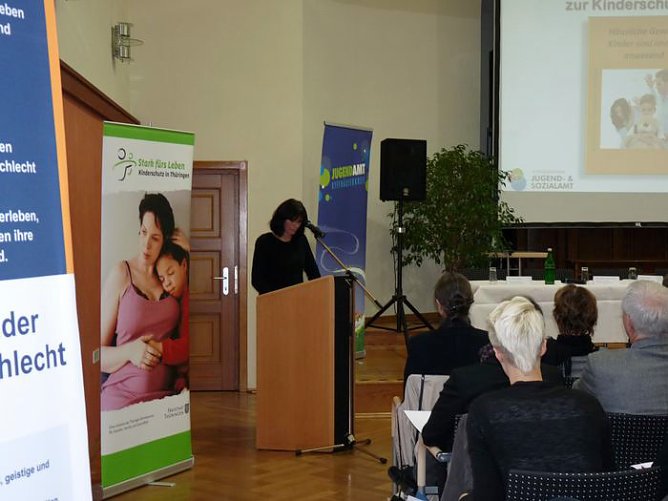 Kinder sind immer anwesend (Foto: Karl-Heinz Herrmann) Kinder sind immer anwesend (Foto: Karl-Heinz Herrmann)