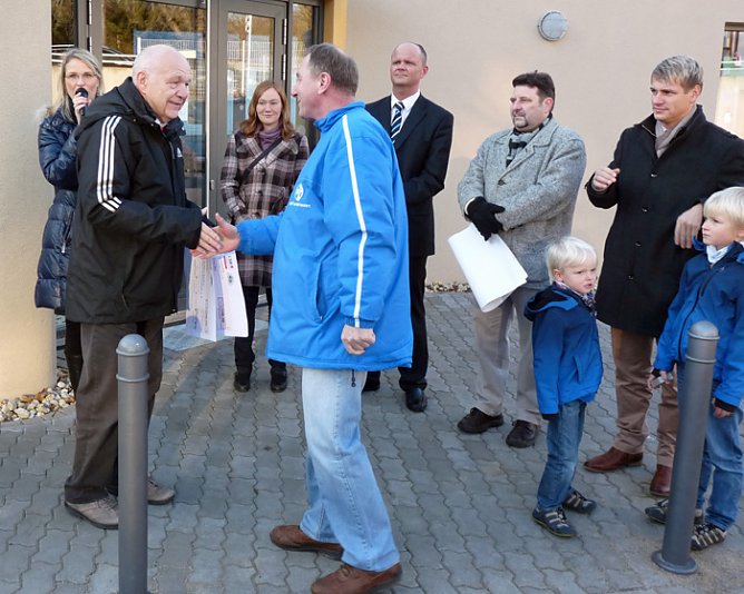 Vereine gewürdigt (Foto: Karl-Heinz Herrmann) Vereine gewürdigt (Foto: Karl-Heinz Herrmann)