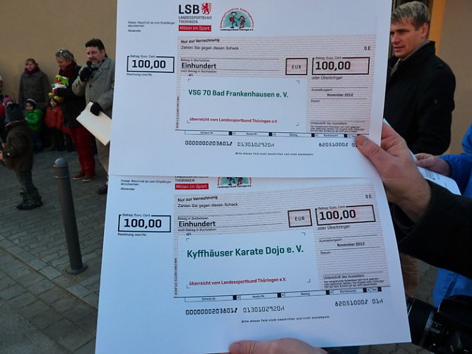 Vereine gewürdigt (Foto: Karl-Heinz Herrmann) Vereine gewürdigt (Foto: Karl-Heinz Herrmann)