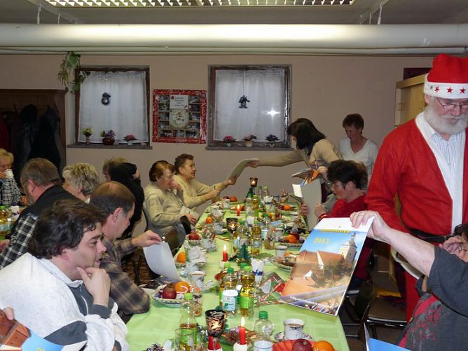 Stimmungsvoll gefeiert (Foto: Karl-Heinz Herrmann) Stimmungsvoll gefeiert (Foto: Karl-Heinz Herrmann)