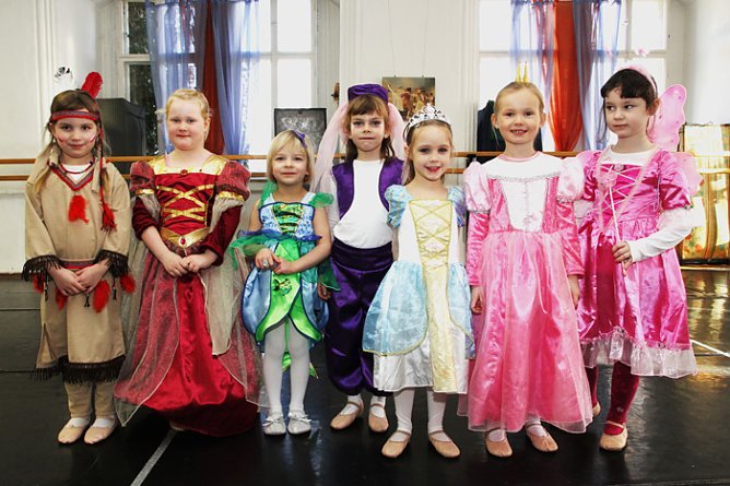 N&auml;rrisches Treiben auf der Tanzfl&auml;che (Foto: G&uuml;nter Herting)