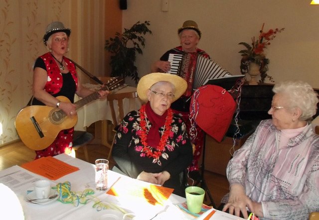 Kr&auml;ppel, Show und gute Laune (Foto: T. Leipold)