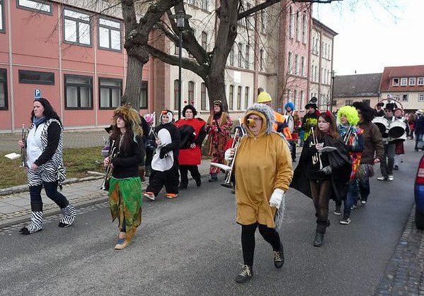 Narrenumzug in Frankenhusen (Foto: Karl-Heinz Herrmann) Narrenumzug in Frankenhusen (Foto: Karl-Heinz Herrmann)