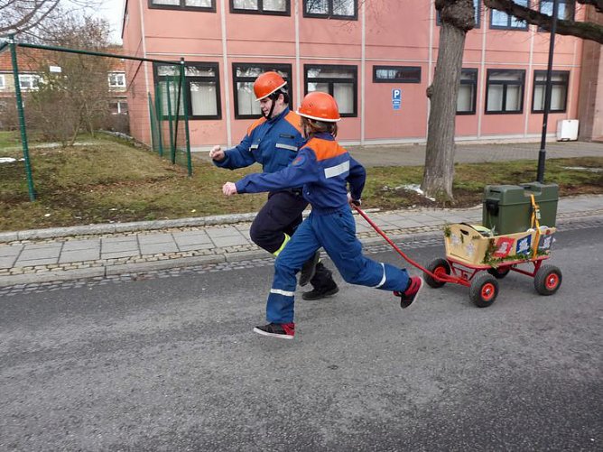 Narrenumzug in Frankenhusen (Foto: Karl-Heinz Herrmann) Narrenumzug in Frankenhusen (Foto: Karl-Heinz Herrmann)