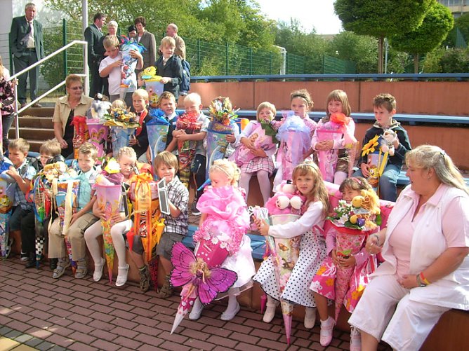 Schuleinführung 2008 (Foto: Karl-Heinz Herrmann) Schuleinführung 2008 (Foto: Karl-Heinz Herrmann)