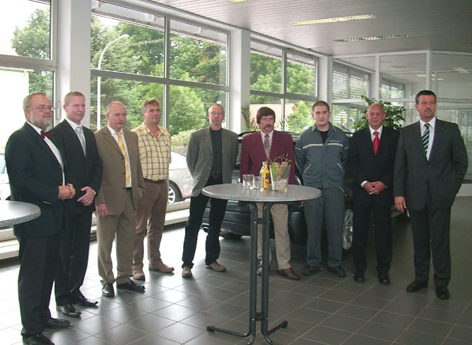 &Uuml;bergabe Spendenfahrzeug durch das Autohaus Fritze Sondershausen (Foto: Karl-Heinz Herrmann)