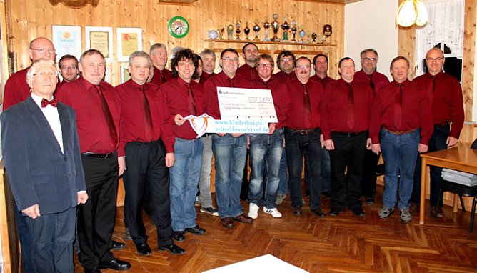 Starke Stimmen f&uuml;r todkranke Kinder (Foto: M&auml;nnerchor Holzsu&szlig;ra)