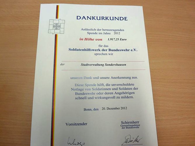 Dankurkunde &uuml;bergeben (Foto: Karl-Heinz Herrmann)