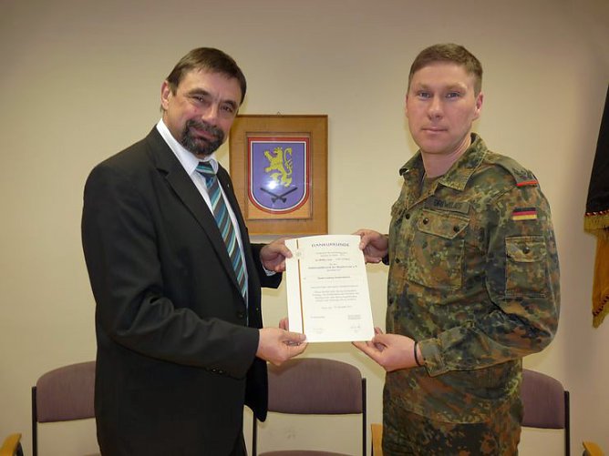 Dankurkunde &uuml;bergeben (Foto: Karl-Heinz Herrmann)