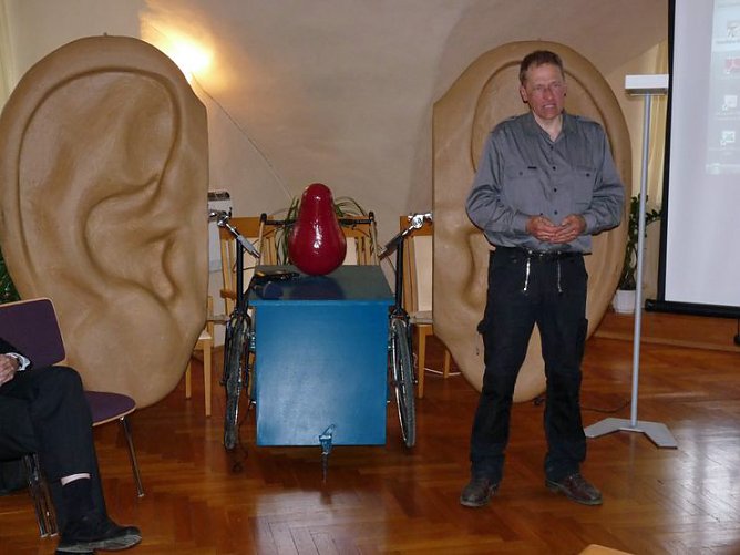 Hörender Fußmarsch (Foto: Karl-Heinz Herrmann) Hörender Fußmarsch (Foto: Karl-Heinz Herrmann)