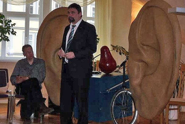 Hörender Fußmarsch (Foto: Karl-Heinz Herrmann) Hörender Fußmarsch (Foto: Karl-Heinz Herrmann)