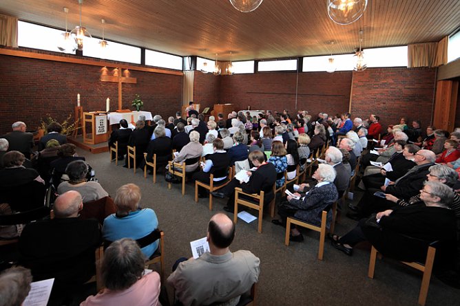 Vom Pfarrer zum Pastor (Foto: Uwe Vogt) Vom Pfarrer zum Pastor (Foto: Uwe Vogt)