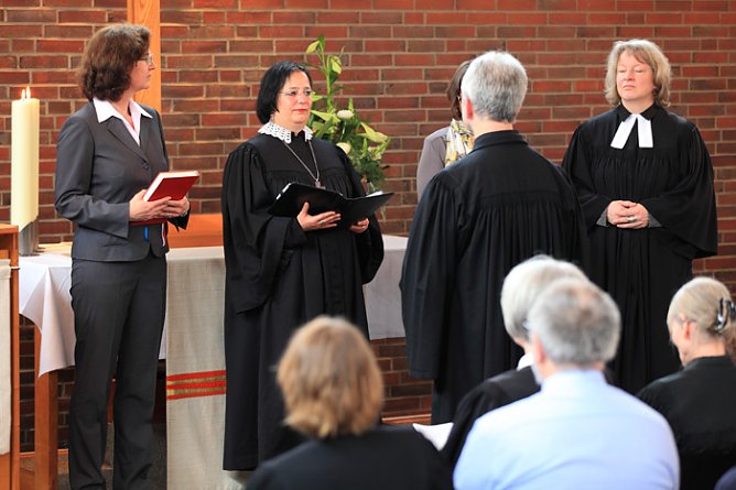 Vom Pfarrer zum Pastor (Foto: Vom Pfarrer zum Pastor) Vom Pfarrer zum Pastor (Foto: Vom Pfarrer zum Pastor)
