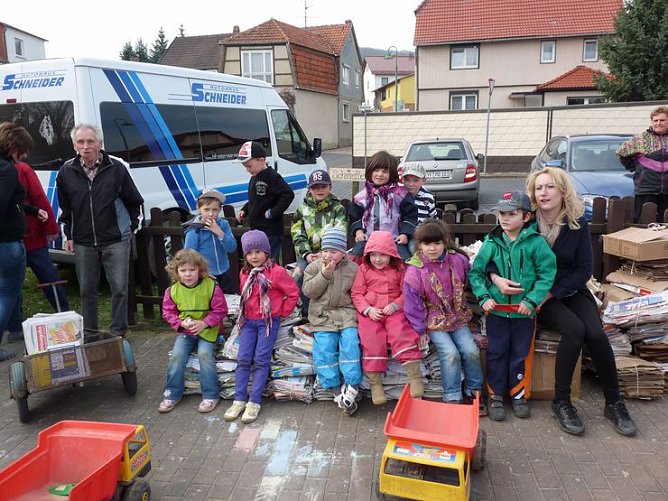 Tonnenweise Papier (Foto: Karl-Heinz Herrmann)