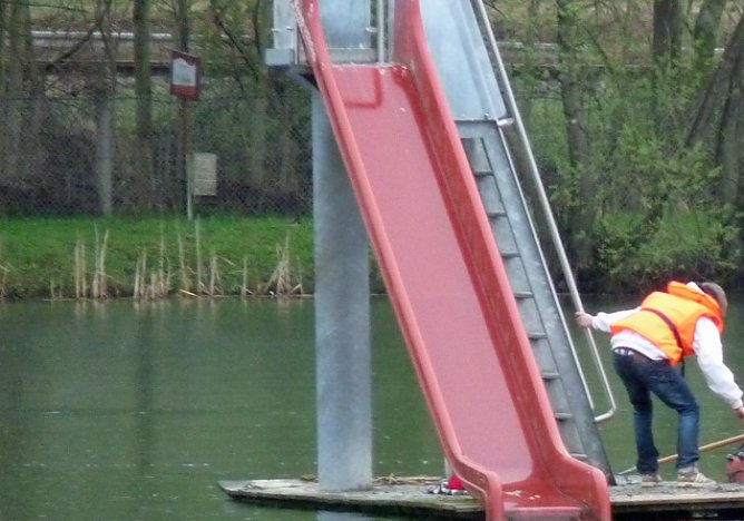 Übung auf dem Wasser (Foto: Karl-Heinz Herrmann) Übung auf dem Wasser (Foto: Karl-Heinz Herrmann)