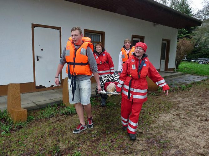 Übung auf dem Wasser (Foto: Karl-Heinz Herrmann) Übung auf dem Wasser (Foto: Karl-Heinz Herrmann)