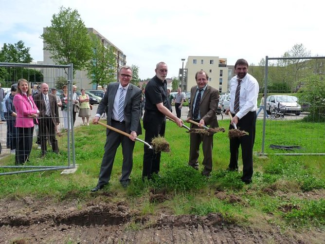 Spatenstich vollzogen (Foto: Karl-Heinz Herrmann) Spatenstich vollzogen (Foto: Karl-Heinz Herrmann)