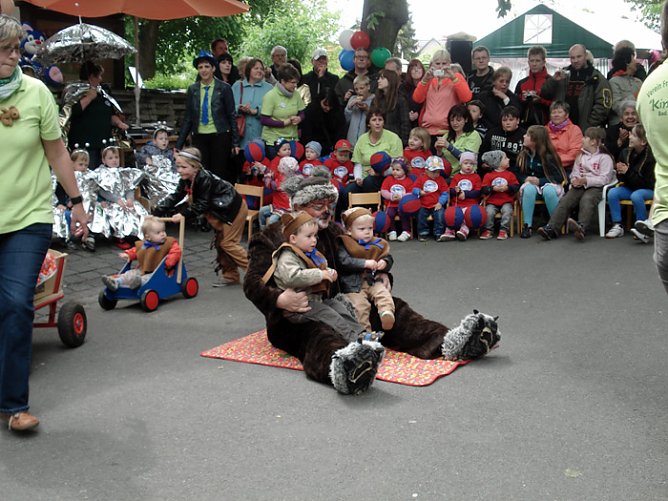 Res&uuml;mee Stra&szlig;enfest (Foto: Kindervilla Bad Frankenhausen)