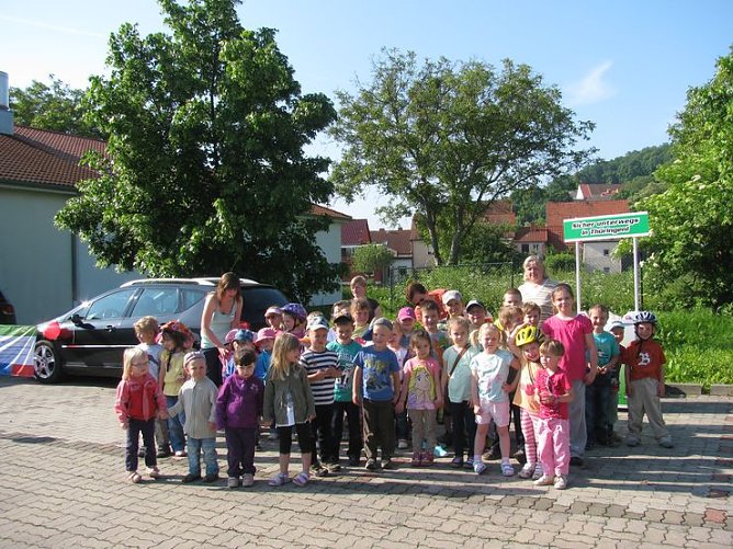 Sicheres Verhalten im Straßenverkehr (Foto: Bernd Müller) Sicheres Verhalten im Straßenverkehr (Foto: Bernd Müller)