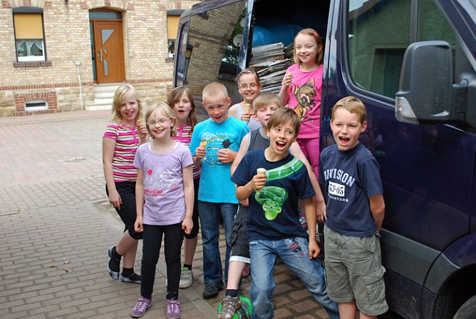 Grundsch&uuml;ler auf Sammeltour (Foto: Yvonne Friedrichs)