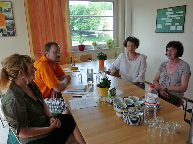 Spende für Pflegestammtisch (Foto: Karl-Heinz Herrmann) Spende für Pflegestammtisch (Foto: Karl-Heinz Herrmann)