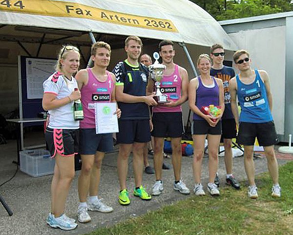 Spielen und Helfen (Foto: Horst Schmidt)
