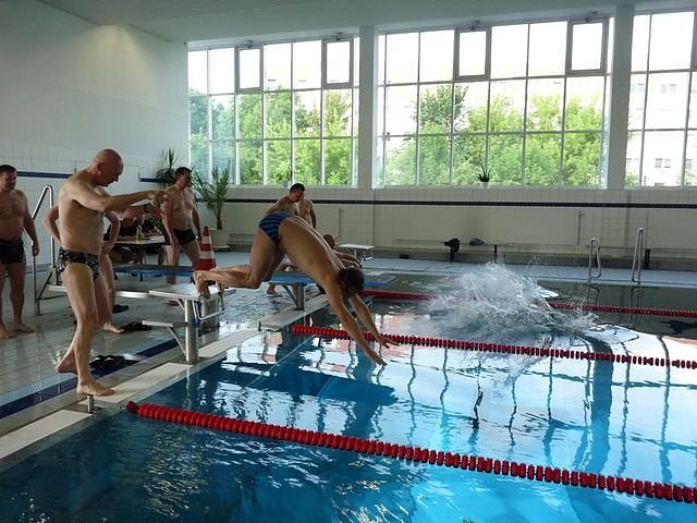 Und ab ins Wasser (Foto: Karl-Heinz Herrmann)