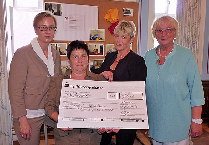 Spende von Soroptimsten (Foto: Karl-Heinz Herrmann) Spende von Soroptimsten (Foto: Karl-Heinz Herrmann)