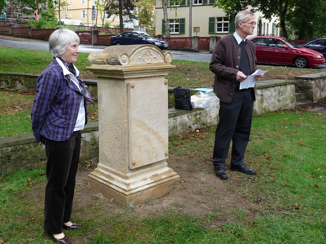 Restauration Grabmal (Foto: Karl-Heinz Herrmann) Restauration Grabmal (Foto: Karl-Heinz Herrmann)