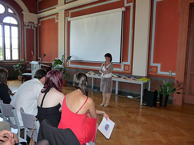 Zeugnisse erhalten (Foto: Karl-Heinz Herrmann)