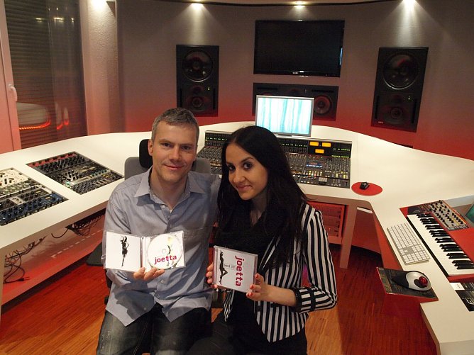 Joetta Live bei Radio OKN 100,4MHz (Foto: Privat) Joetta Live bei Radio OKN 100,4MHz (Foto: Privat)