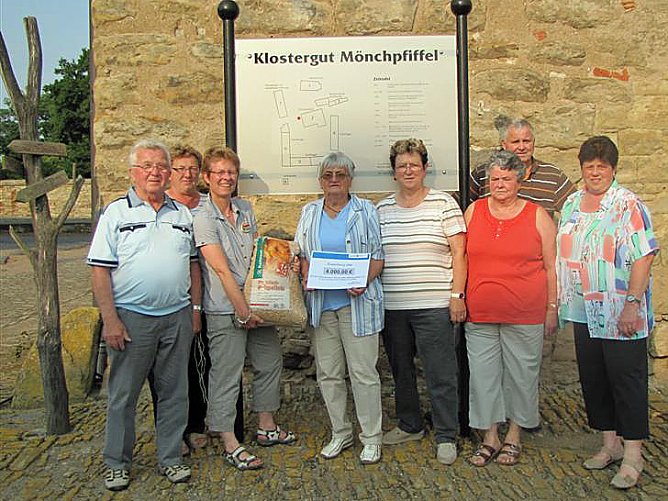 Lottomittel f&uuml;r Heimatverein M&ouml;nchpfiffel (Foto: Wahlkreisb&uuml;ro Gudrun Holbe)