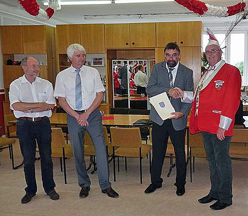 Geld f&uuml;r Verein (Foto: Karl-Heinz Herrmann)