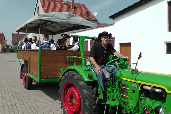 Mit Umzug gefeiert (Foto: Karl-Heinz Herrmann)