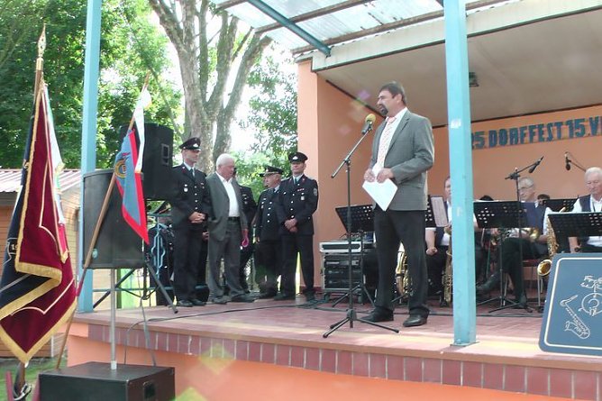 Mit Umzug gefeiert (Foto: Karl-Heinz Herrmann)
