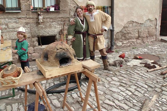 Archäologie zum Anfassen (Foto: Karl-Heinz Herrmann) Archäologie zum Anfassen (Foto: Karl-Heinz Herrmann)
