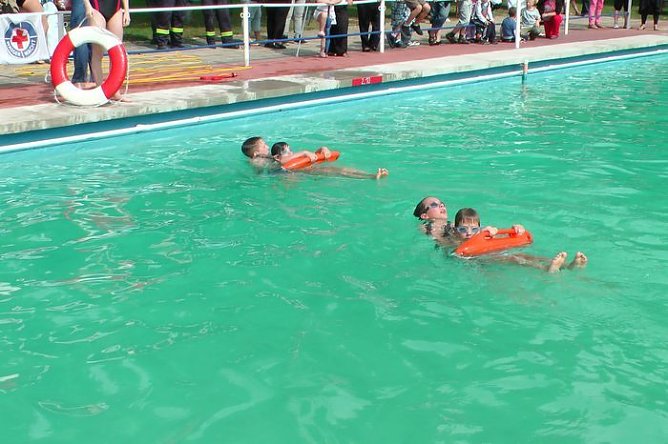 Vorführungen der Wasserwacht (Foto: Karl-Heinz Herrmann) Vorführungen der Wasserwacht (Foto: Karl-Heinz Herrmann)