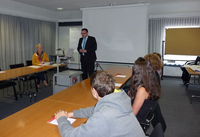 Wieder Planspiel Börse (Foto: Karl-Heinz Herrmann) Wieder Planspiel Börse (Foto: Karl-Heinz Herrmann)