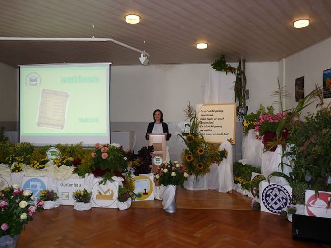 Zeugnisse erhalten (Foto: Karl-Heinz Herrmann)