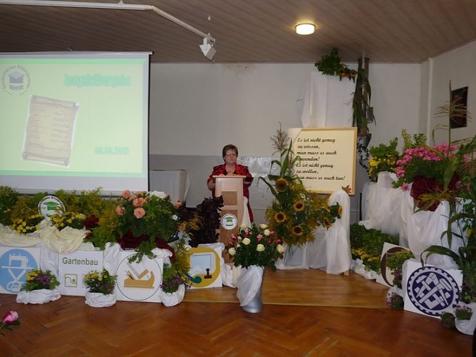 Zeugnisse erhalten (Foto: Karl-Heinz Herrmann)