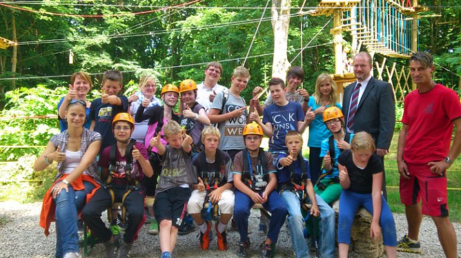 Abenteuerspielplatz – Feriencamp 2013 (Foto: Stadtjugendring) Abenteuerspielplatz – Feriencamp 2013 (Foto: Stadtjugendring)