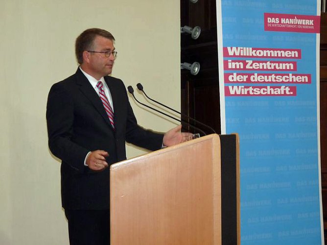 Freisprechung (Foto: Karl-Heinz Herrmann) Freisprechung (Foto: Karl-Heinz Herrmann)