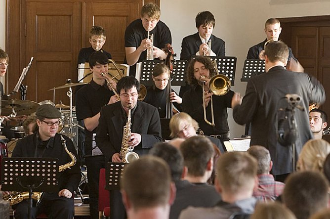 Landesjugendbigband Thüringen (LJBB) (Foto: Landesmusikakademie Sondershausen) Landesjugendbigband Thüringen (LJBB) (Foto: Landesmusikakademie Sondershausen)